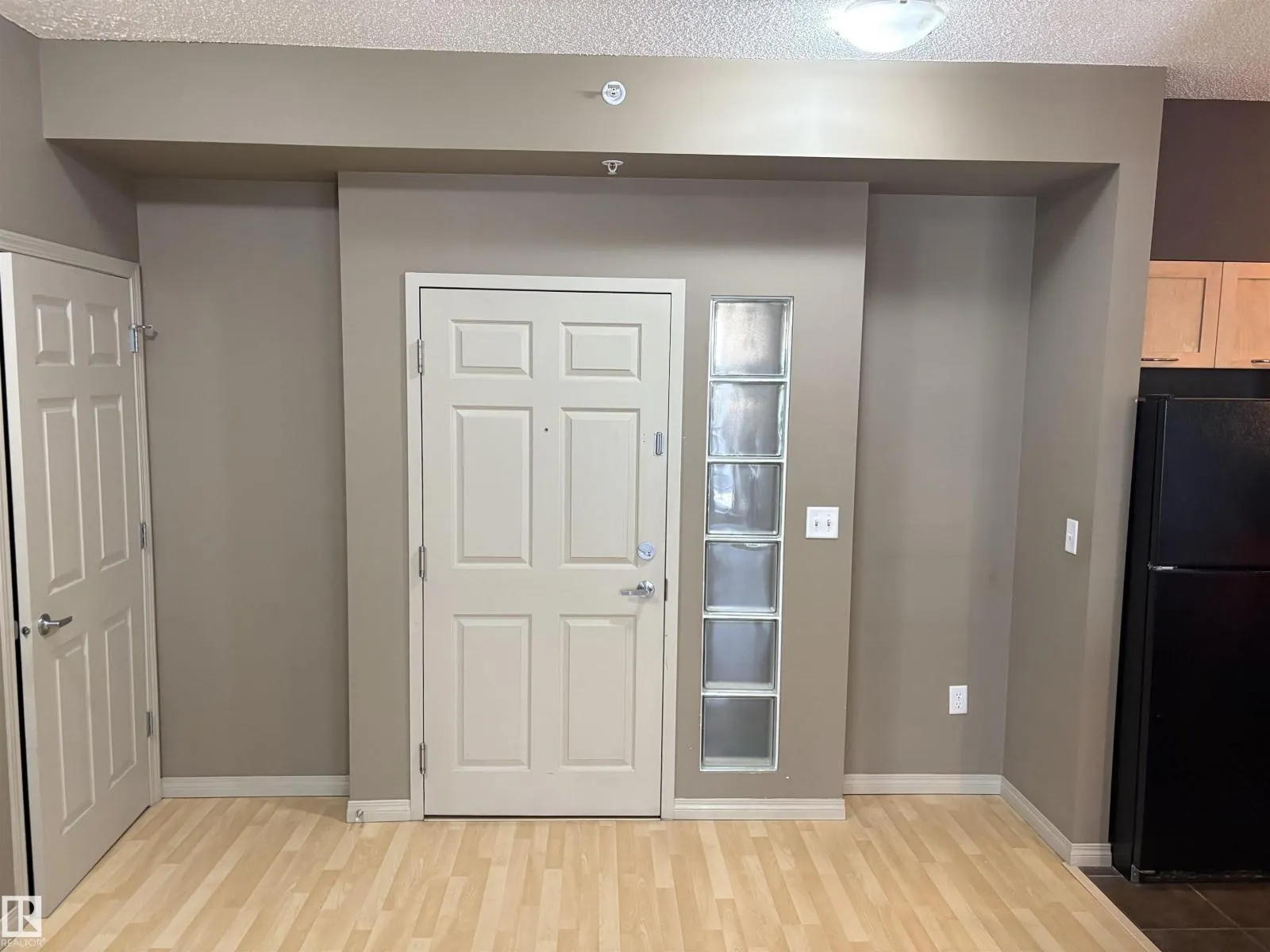 #2-312 4245 139 AV NW