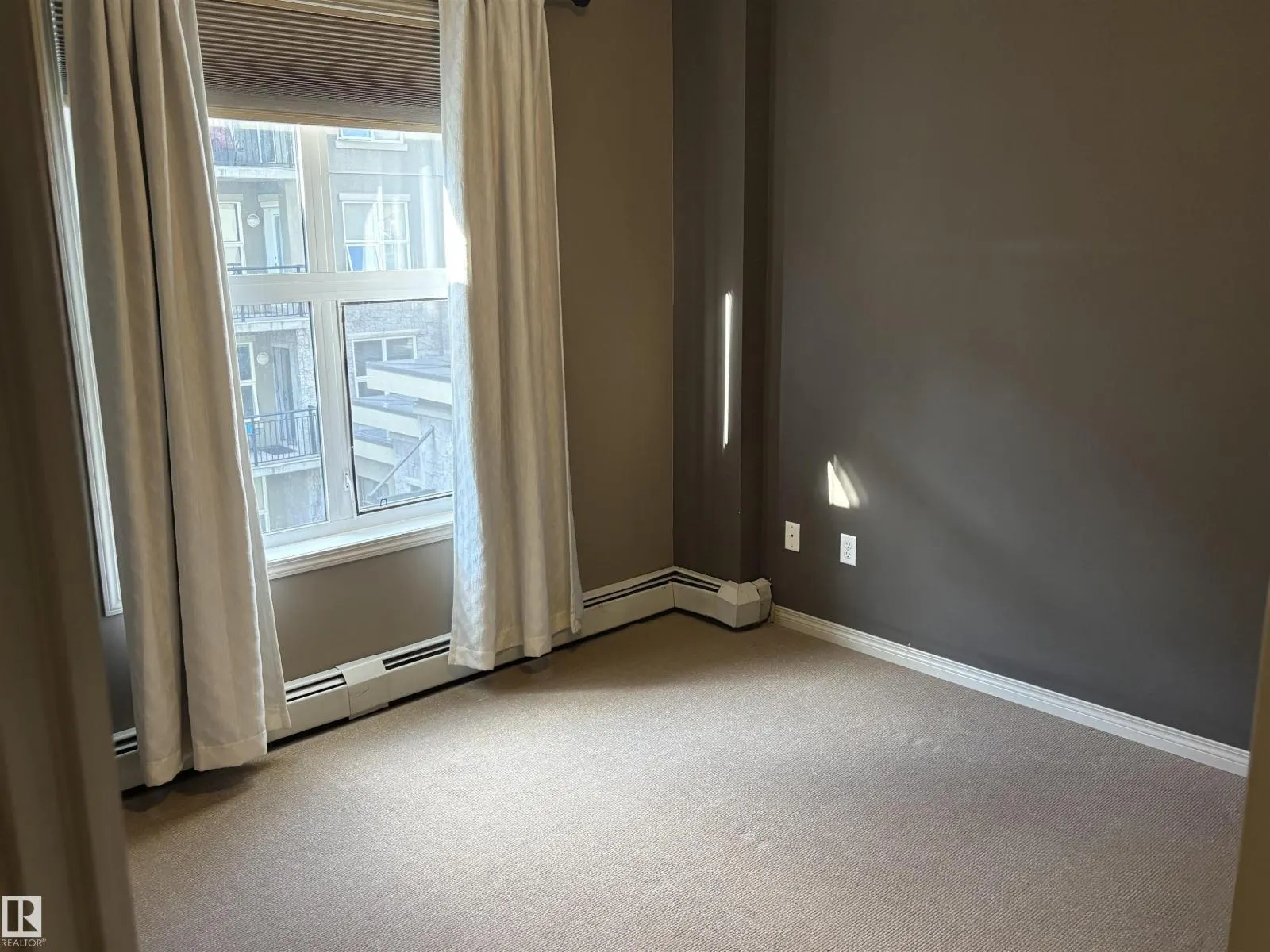 #2-312 4245 139 AV NW