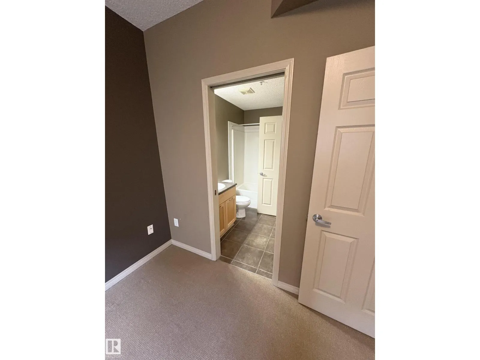 #2-312 4245 139 AV NW