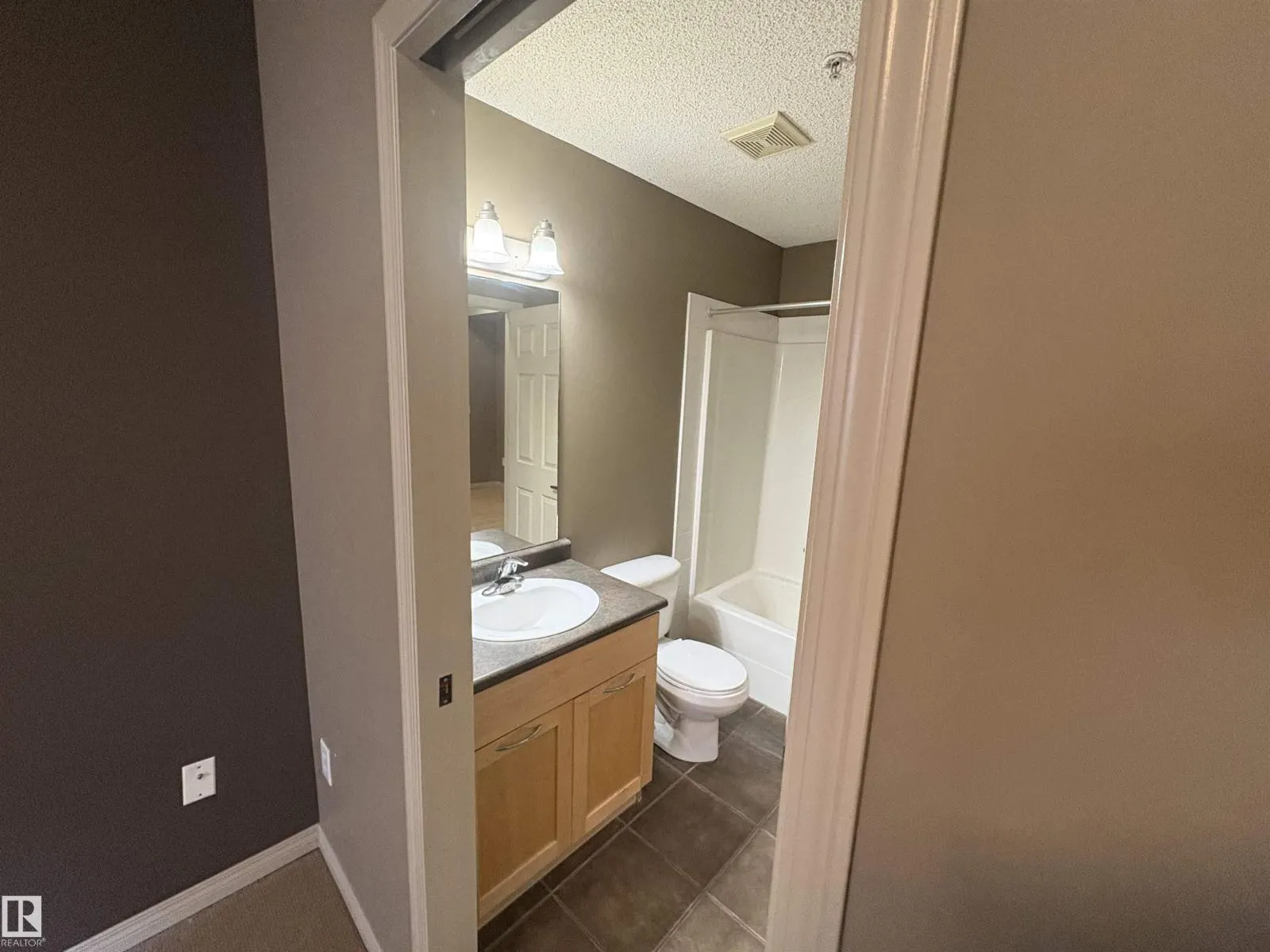 #2-312 4245 139 AV NW