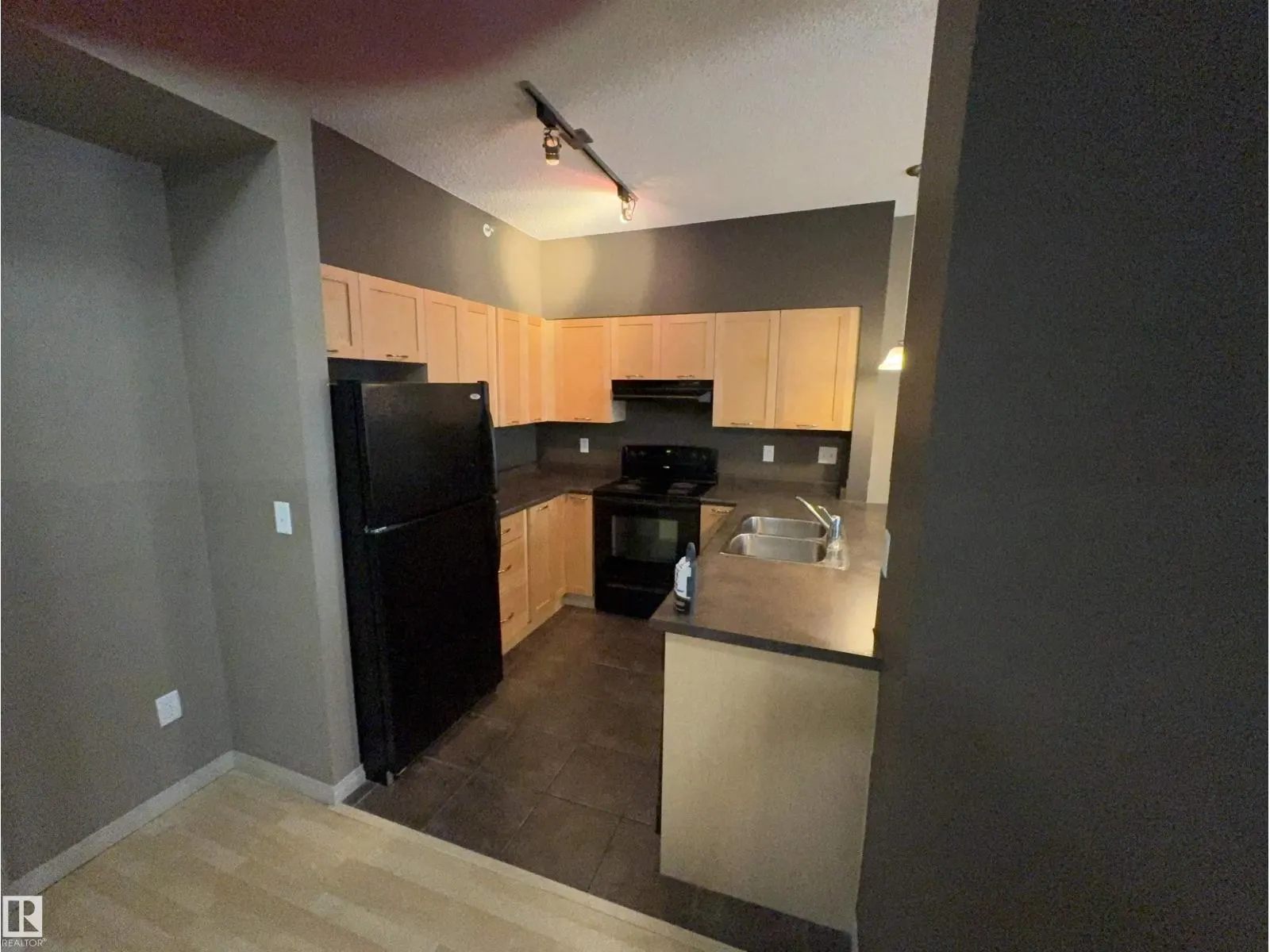 #2-312 4245 139 AV NW