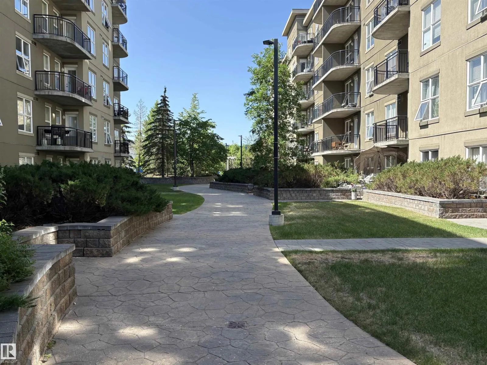 #2-312 4245 139 AV NW