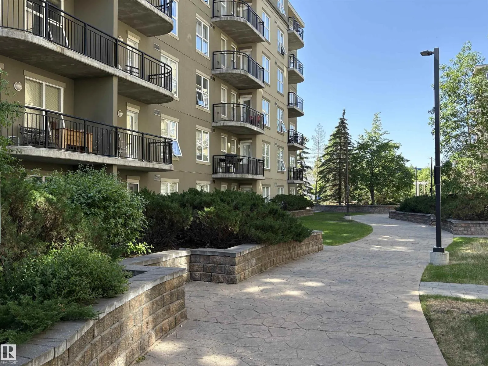 #2-312 4245 139 AV NW
