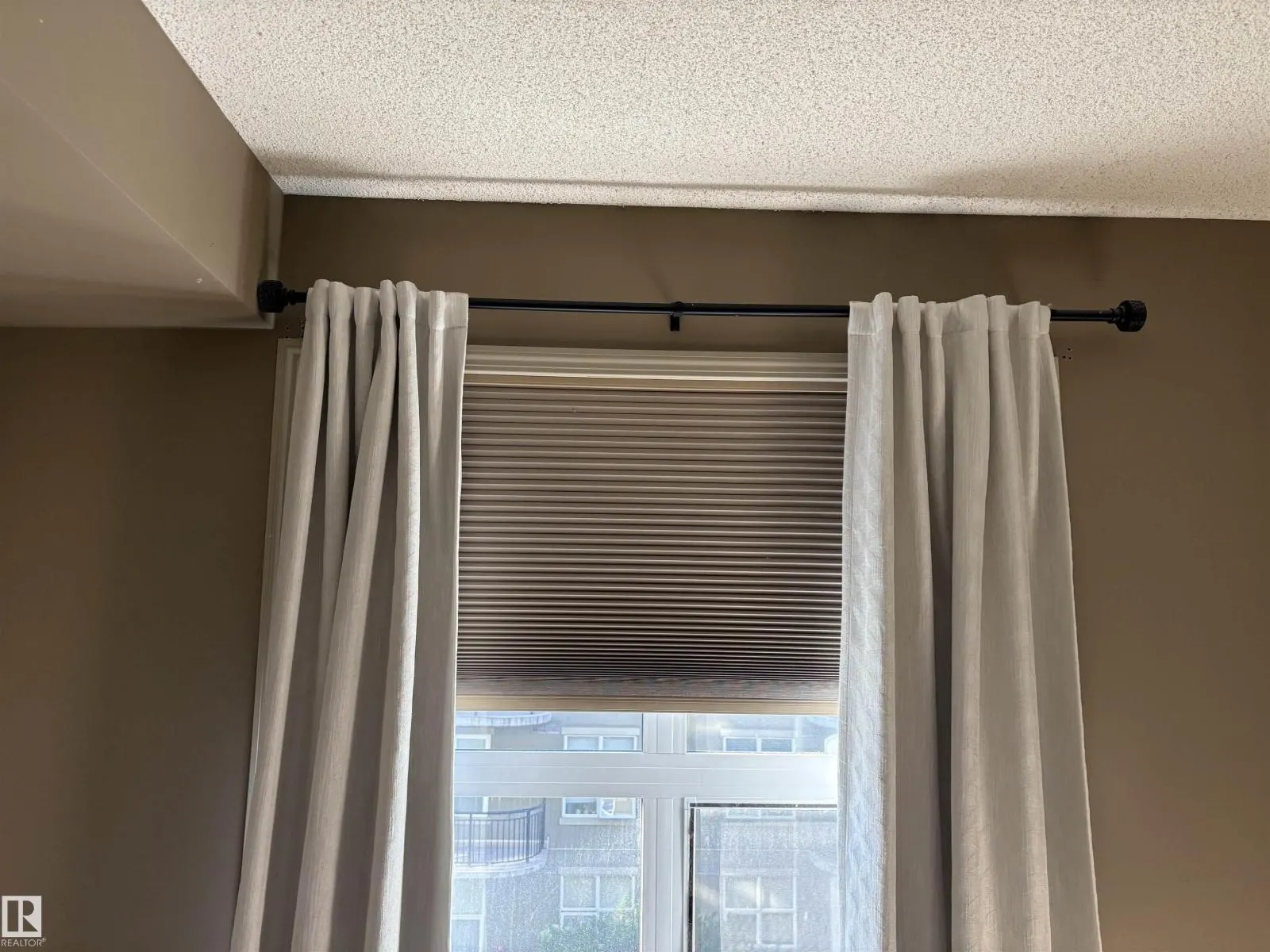 #2-312 4245 139 AV NW