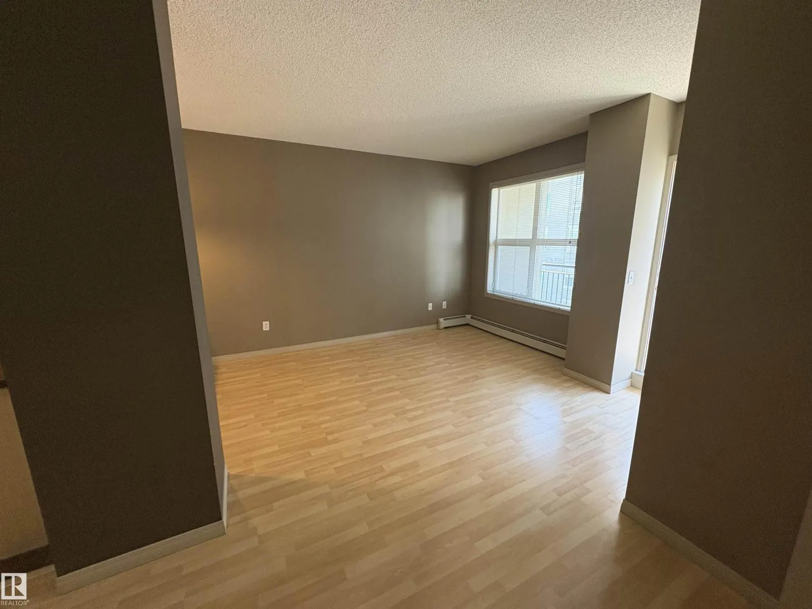 #2-312 4245 139 AV NW