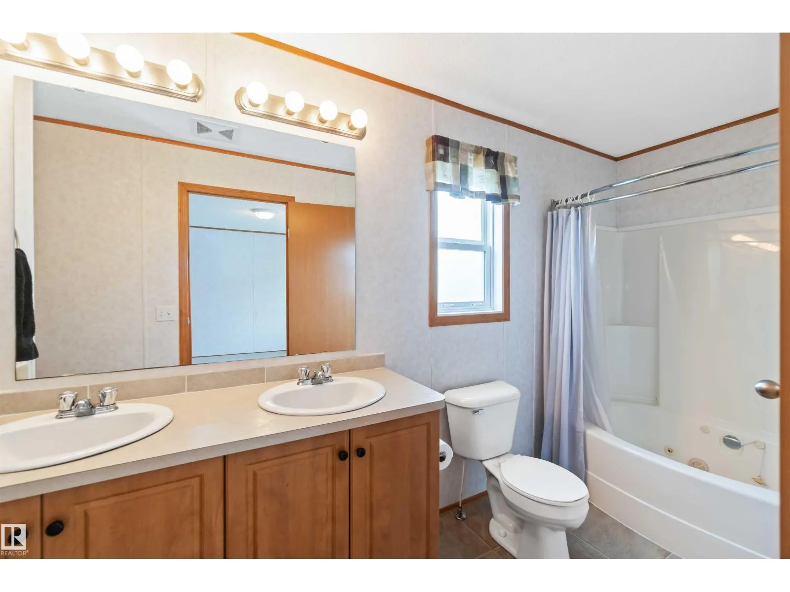 29 23429 Twp Rd 584