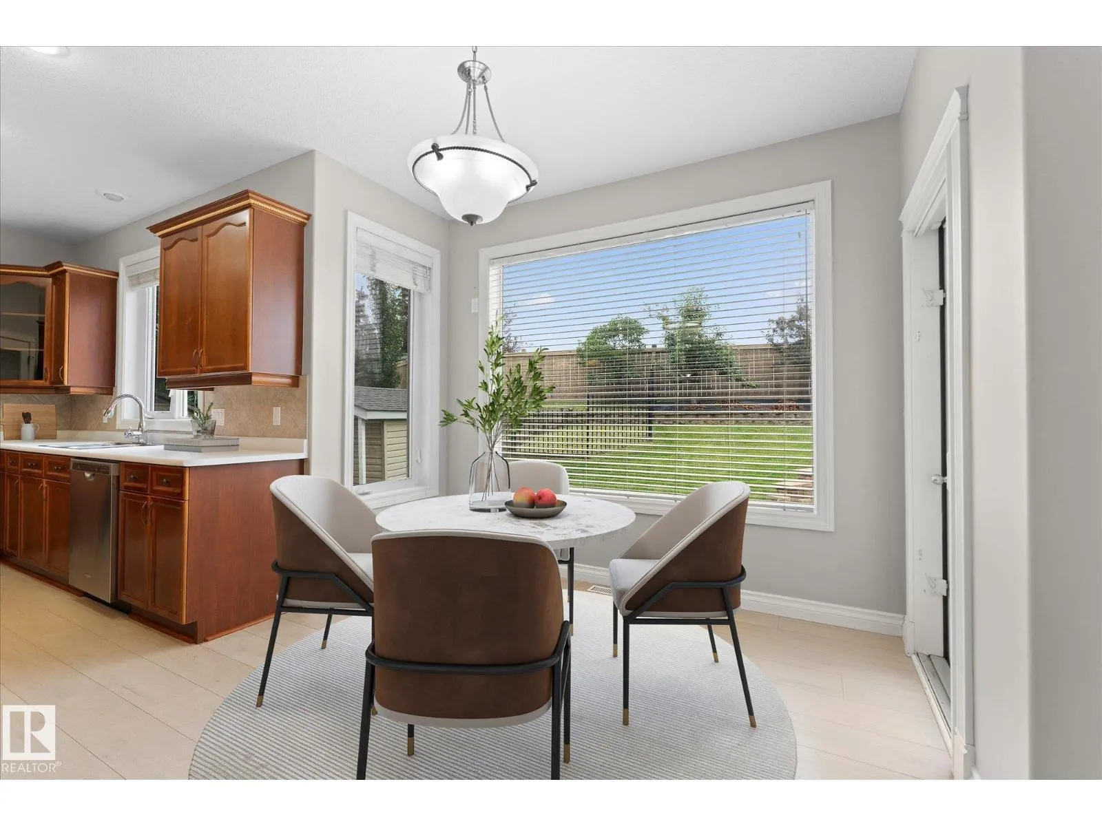 23 LAMPLIGHT CV