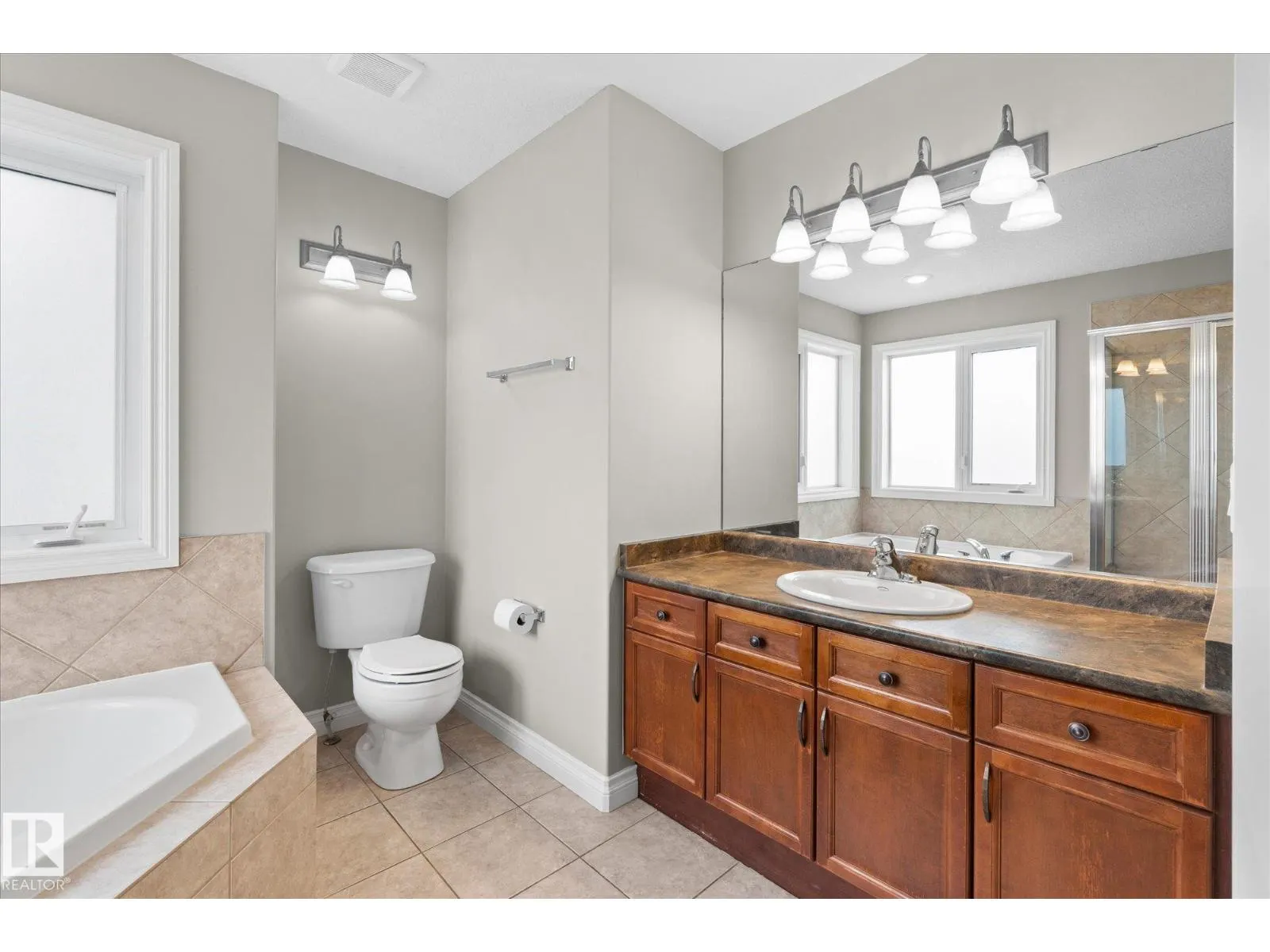 23 LAMPLIGHT CV