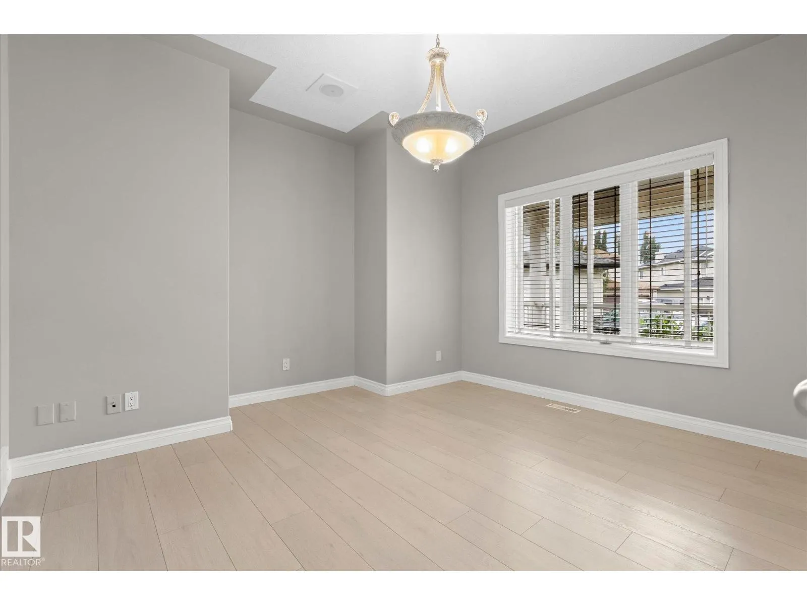23 LAMPLIGHT CV