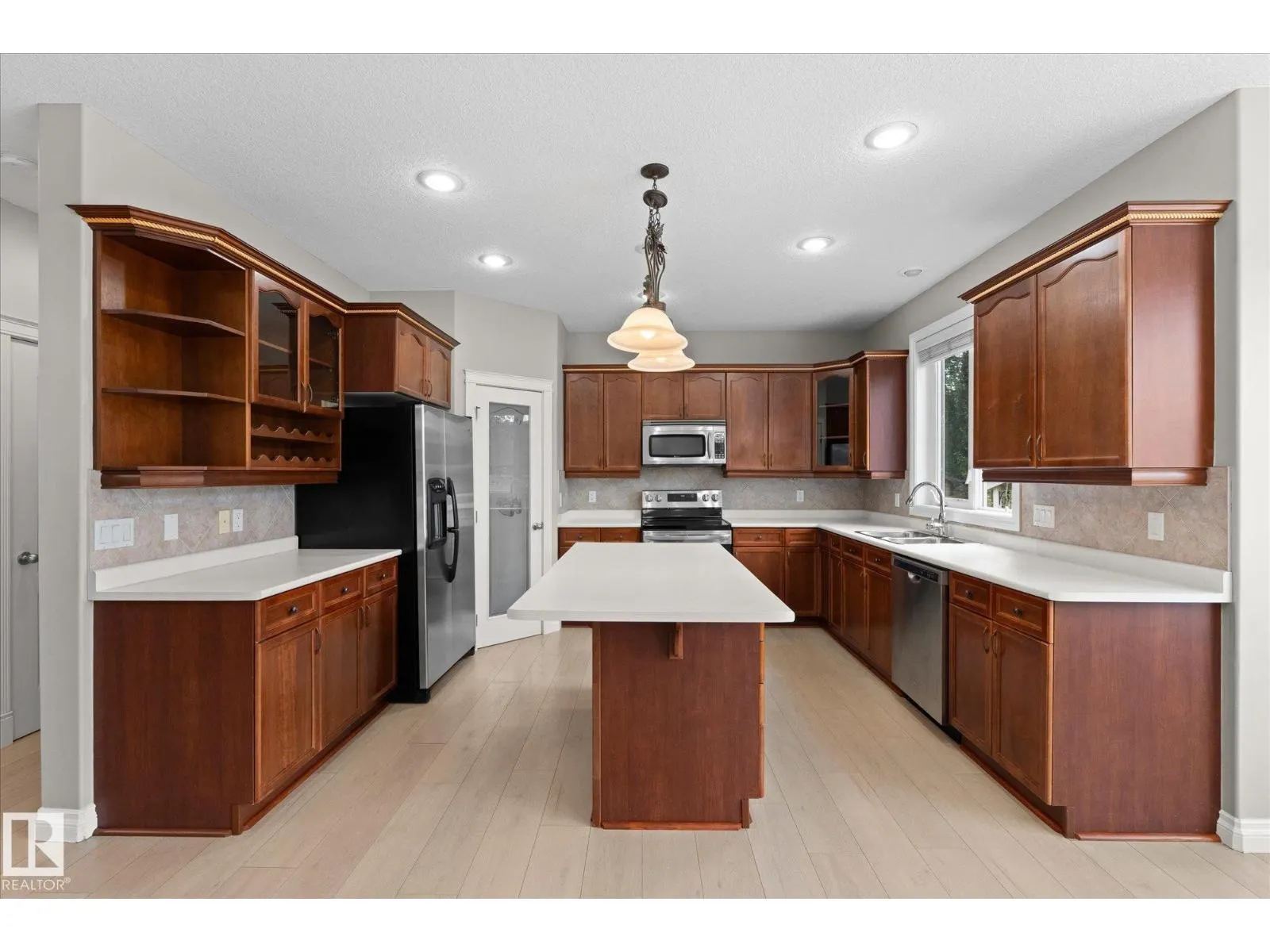 23 LAMPLIGHT CV