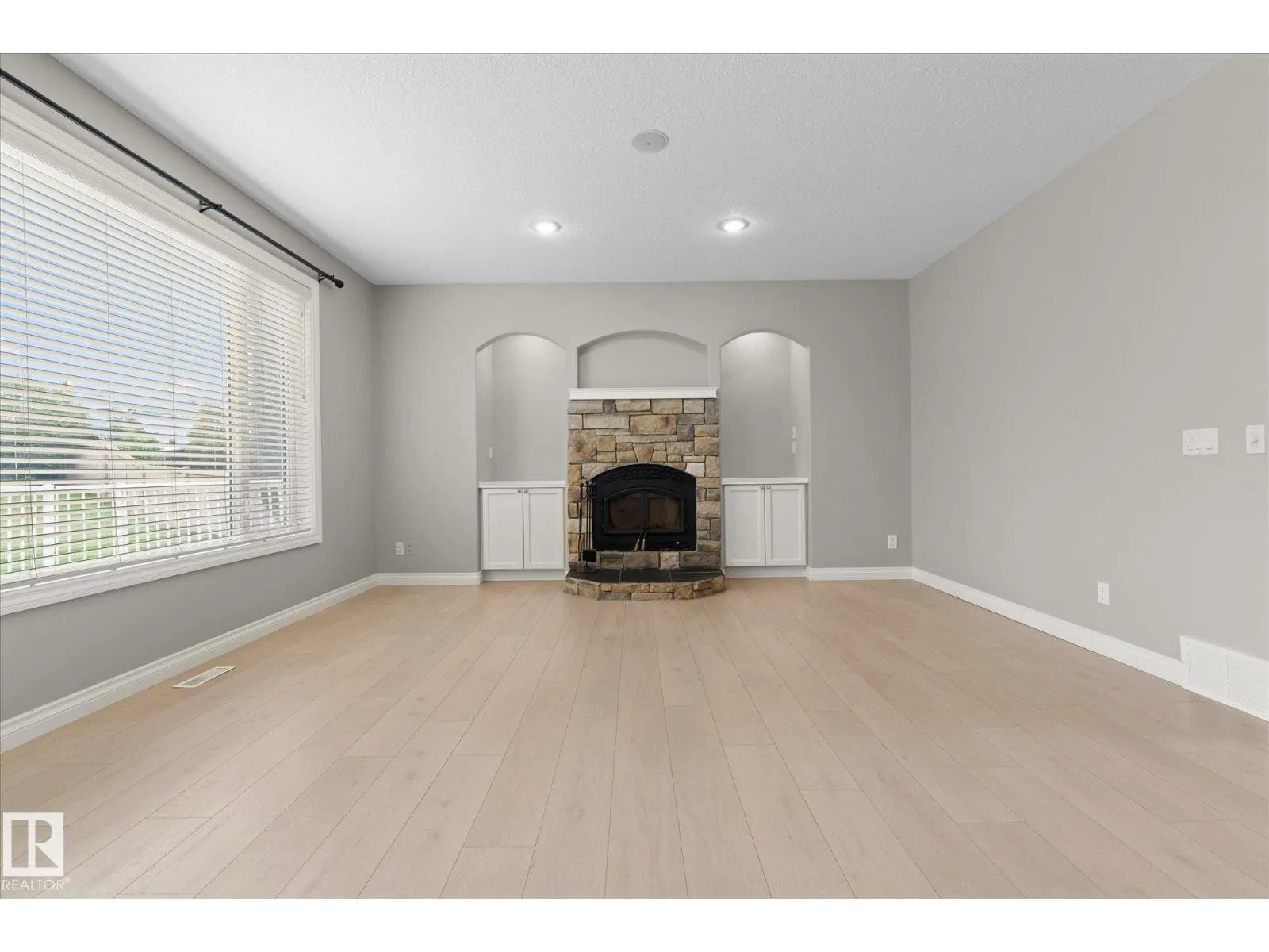 23 LAMPLIGHT CV
