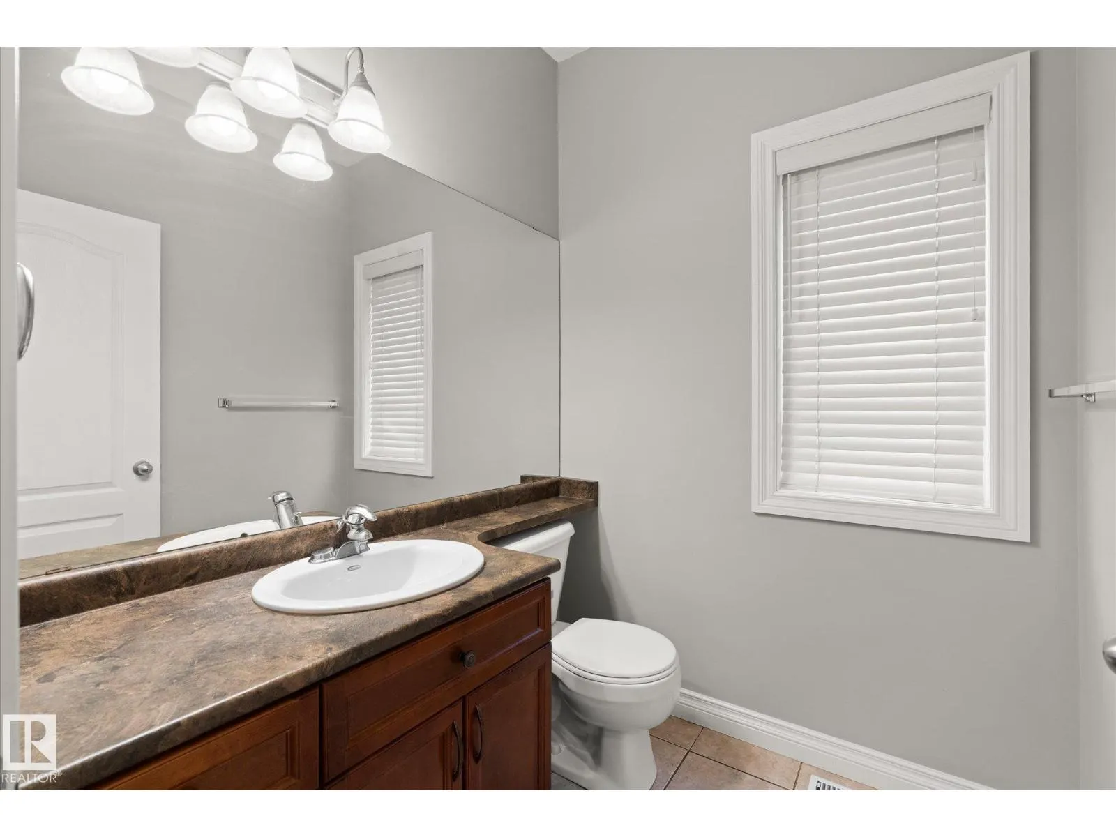 23 LAMPLIGHT CV