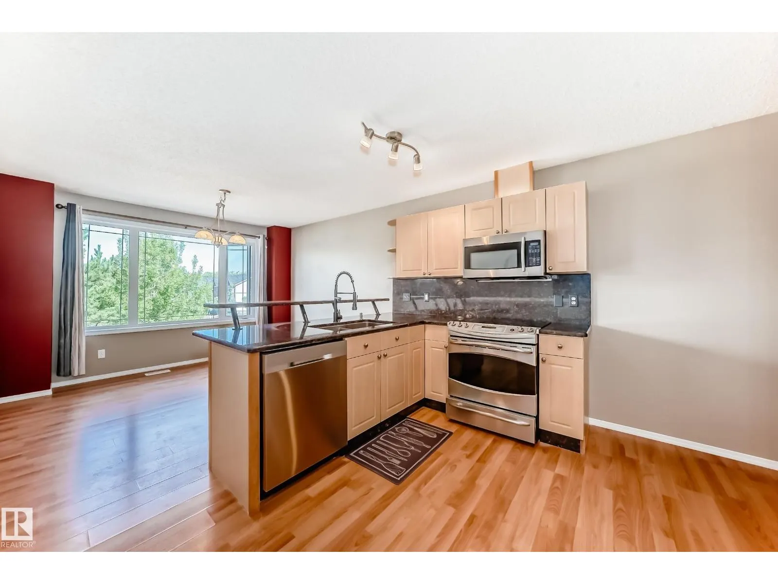 1391 HERMITAGE RD NW