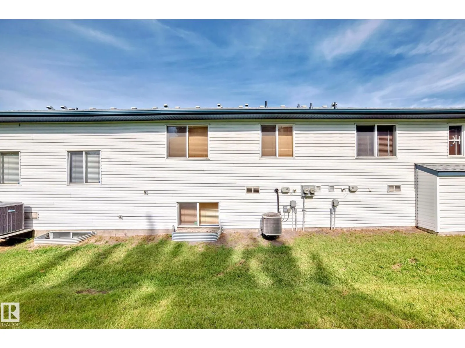1391 HERMITAGE RD NW