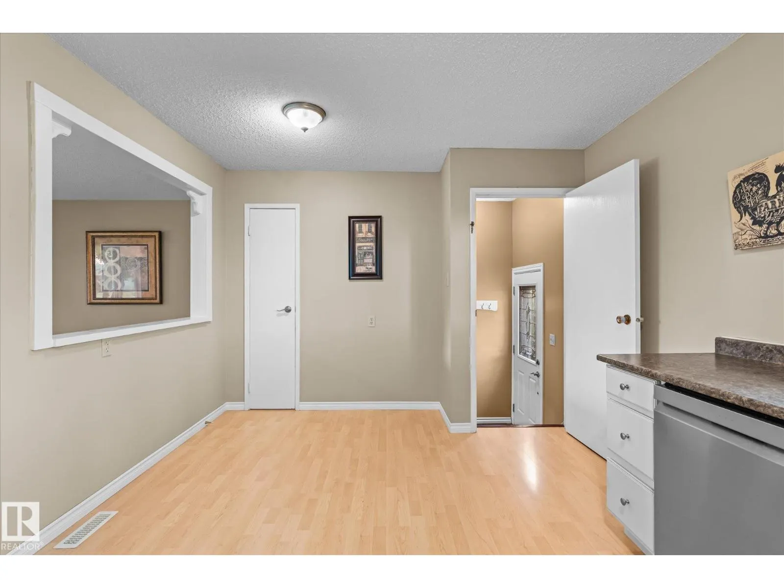 60 WOODHAVEN DR