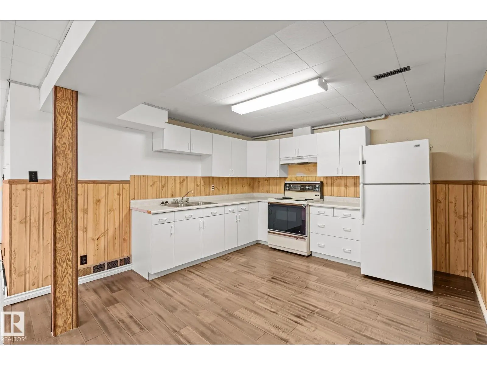 60 WOODHAVEN DR