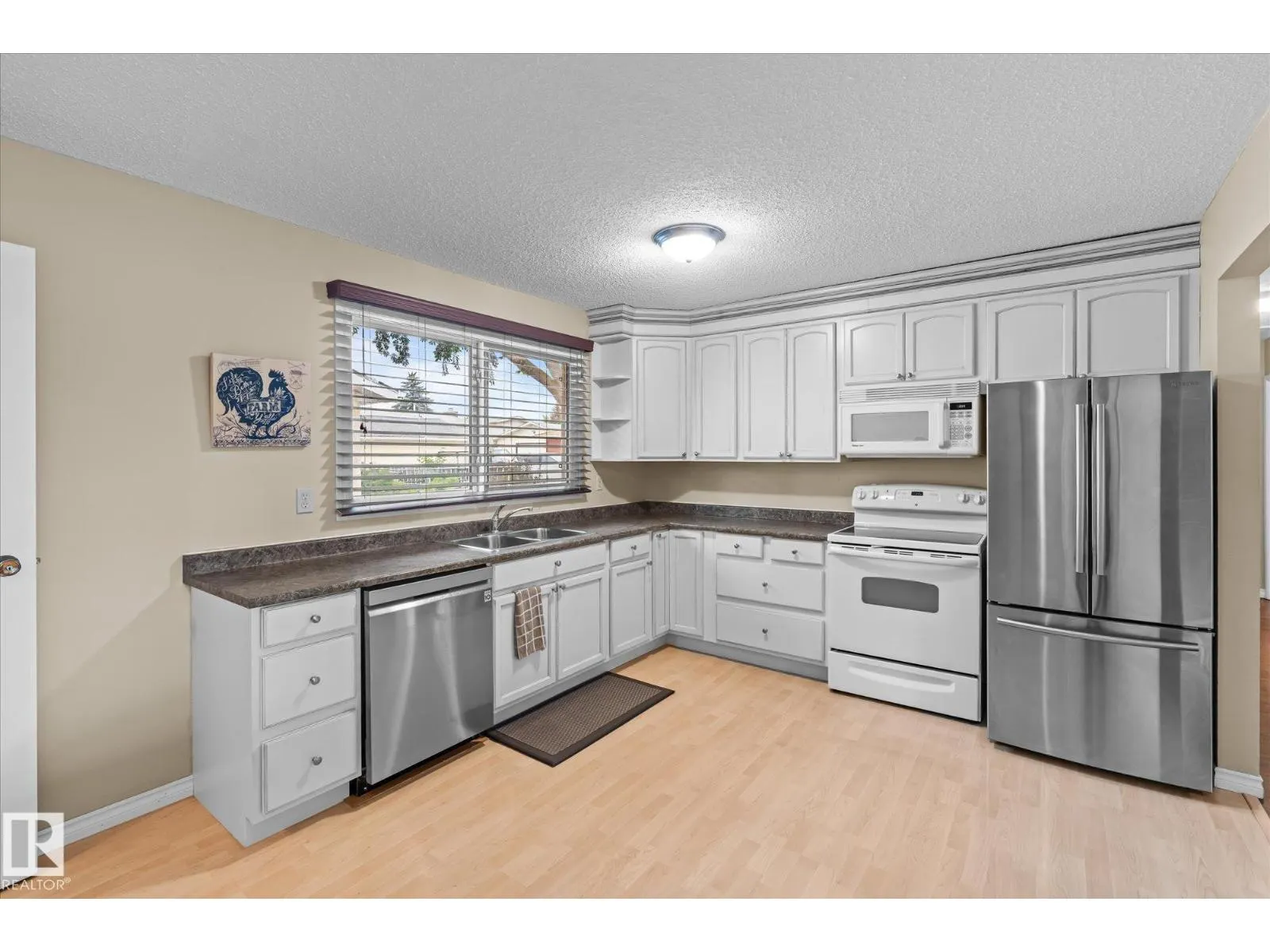 60 WOODHAVEN DR