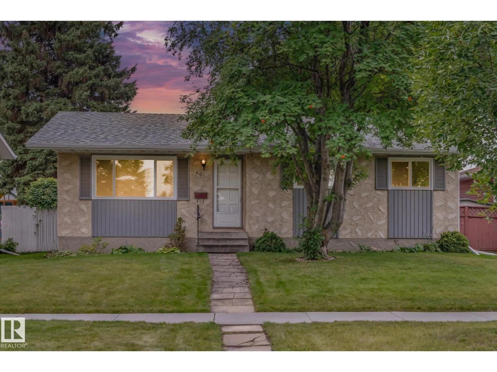 60 WOODHAVEN DR
