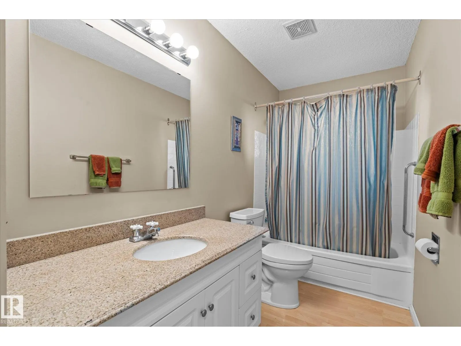 60 WOODHAVEN DR