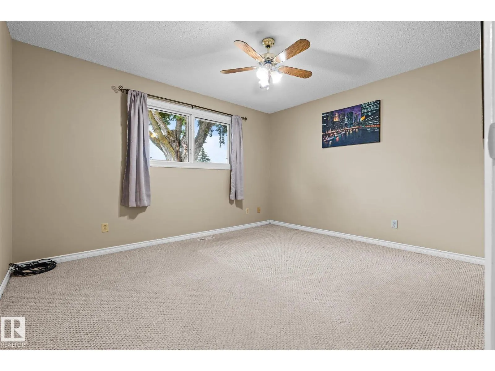 60 WOODHAVEN DR