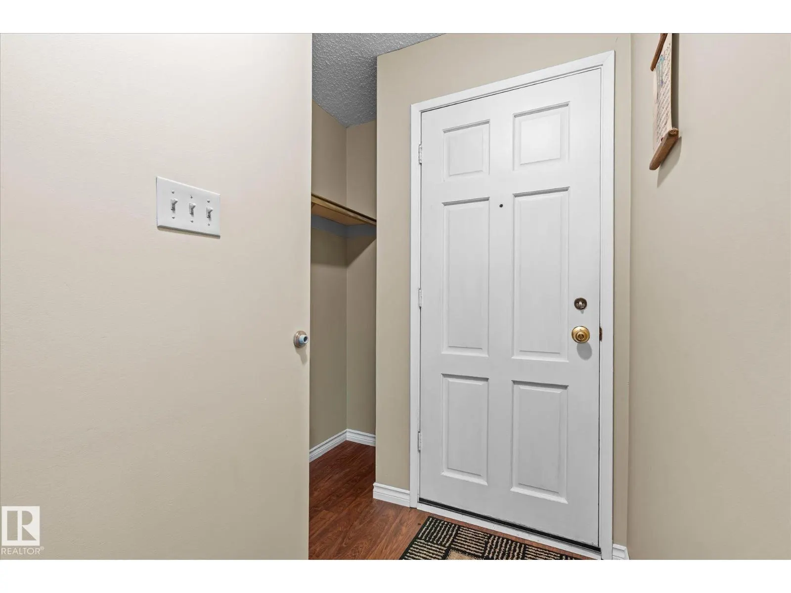 60 WOODHAVEN DR