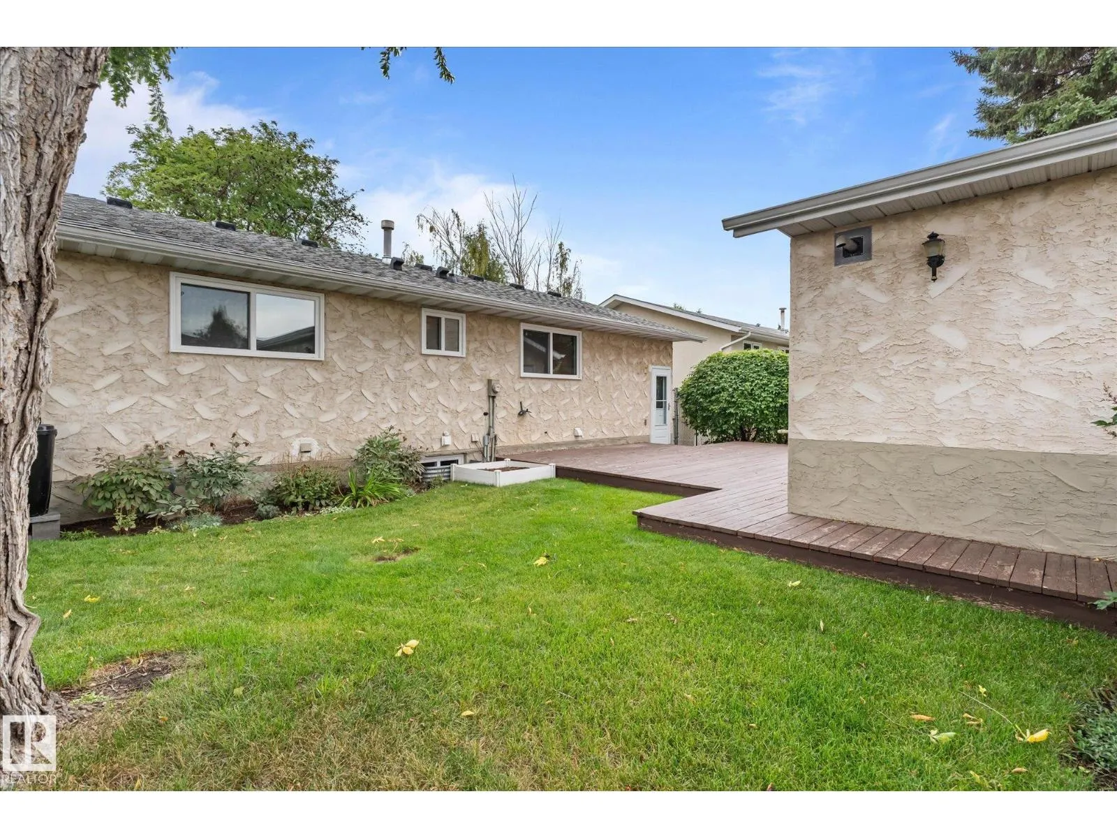 60 WOODHAVEN DR