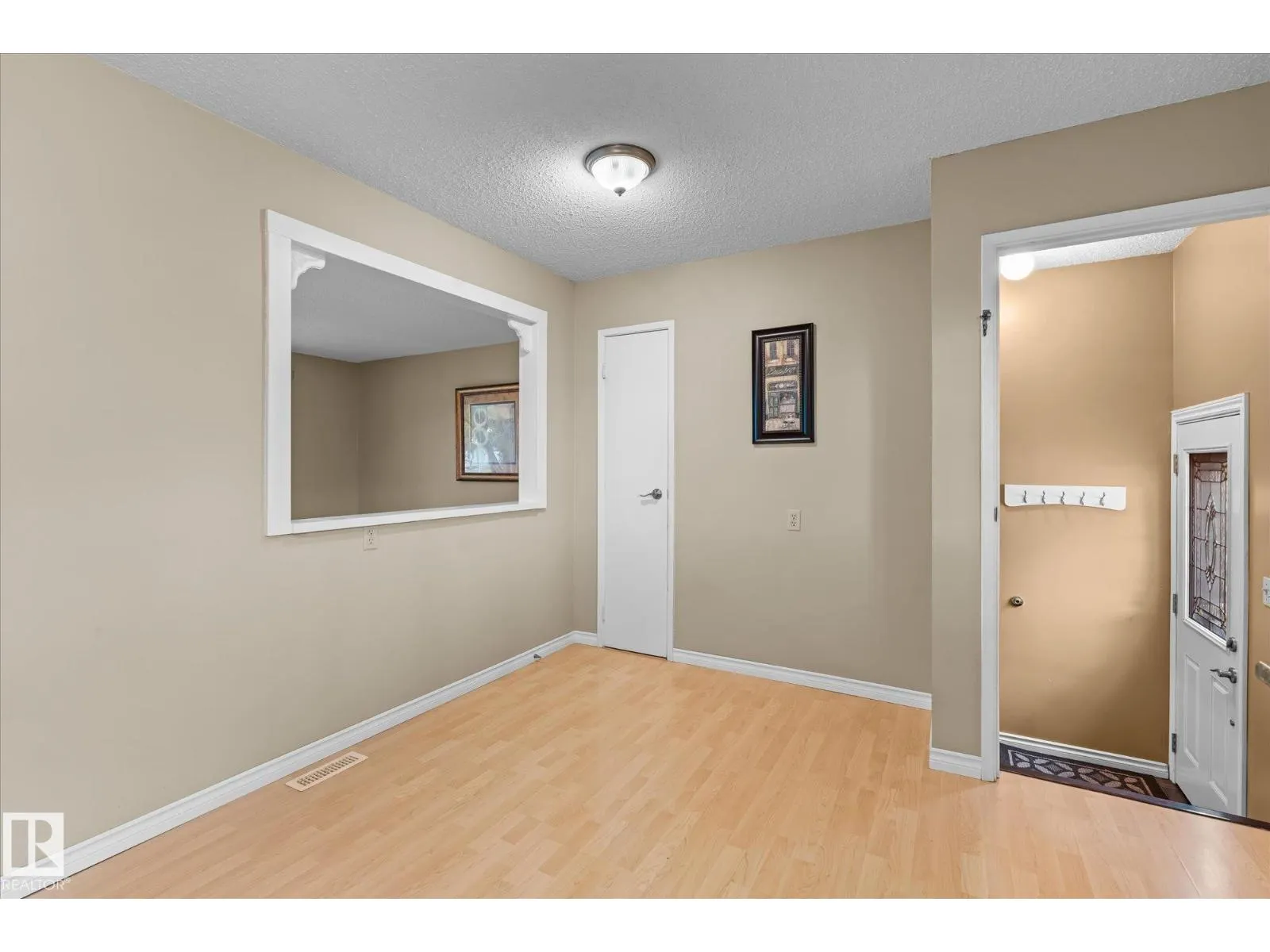 60 WOODHAVEN DR