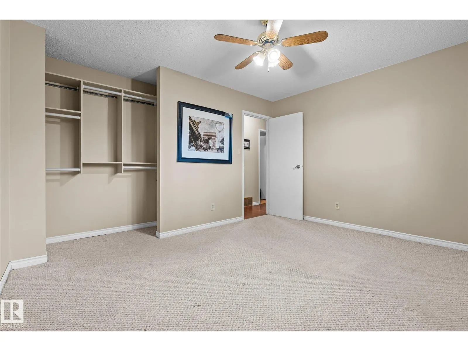 60 WOODHAVEN DR
