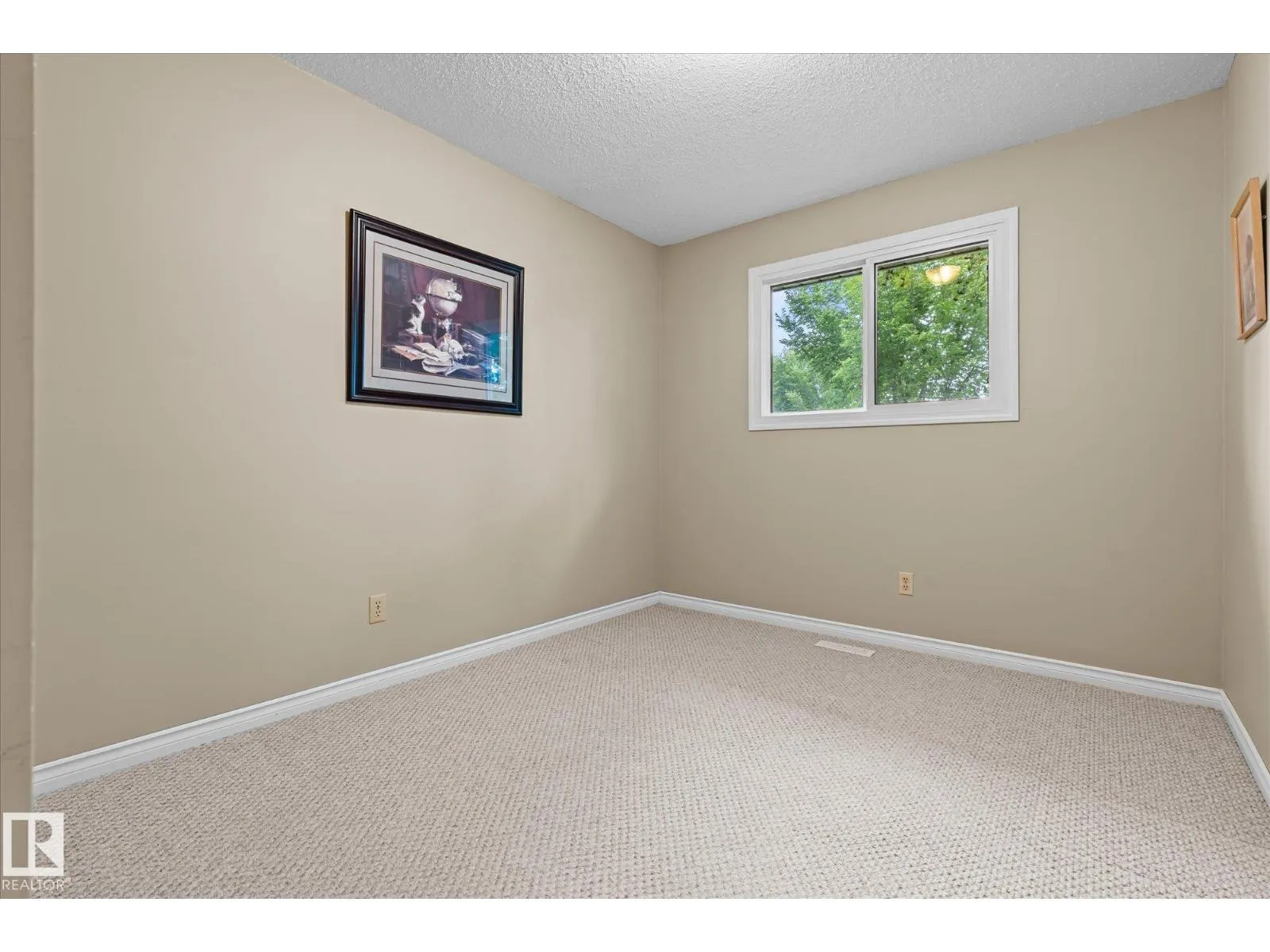 60 WOODHAVEN DR