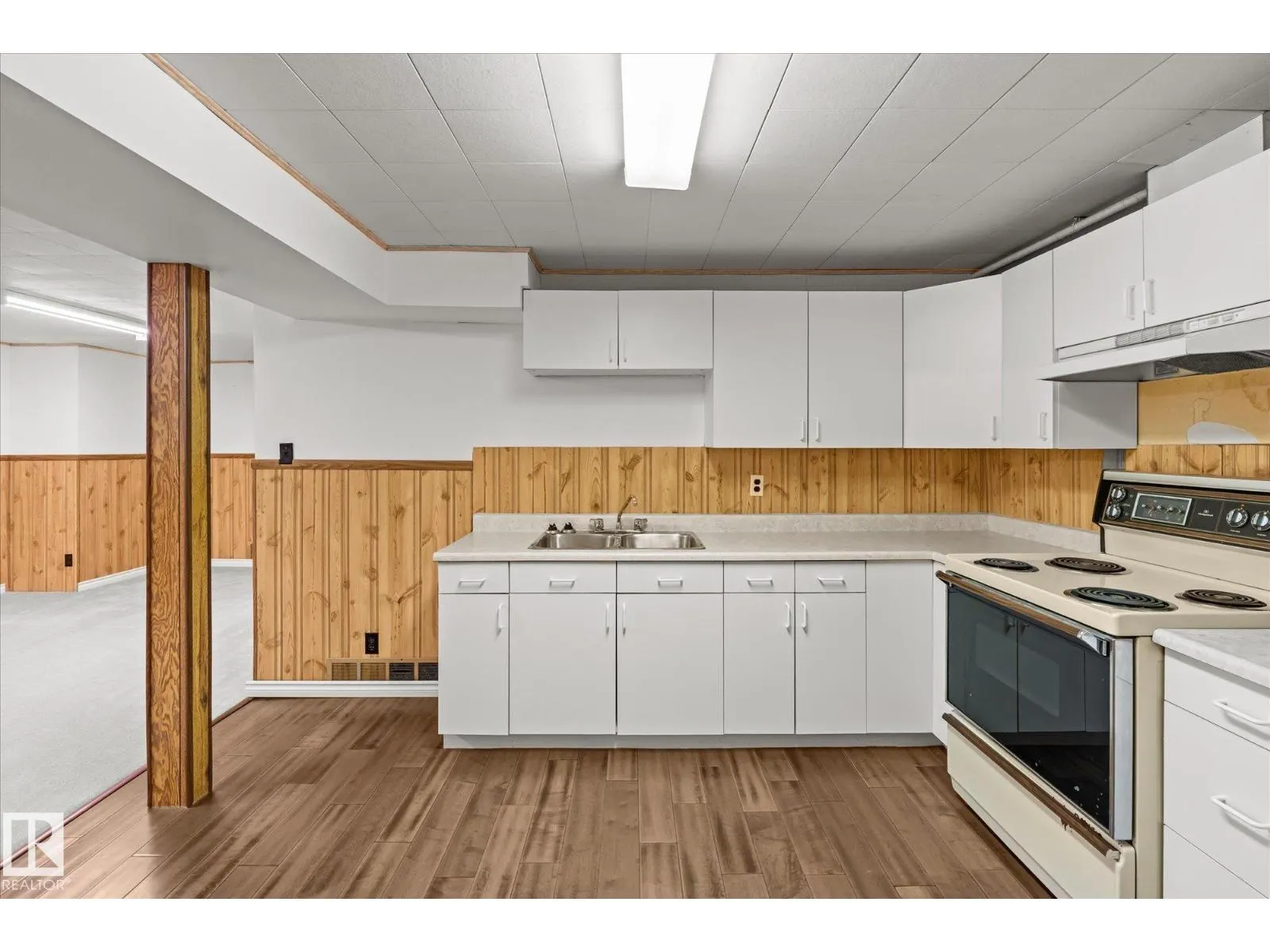 60 WOODHAVEN DR