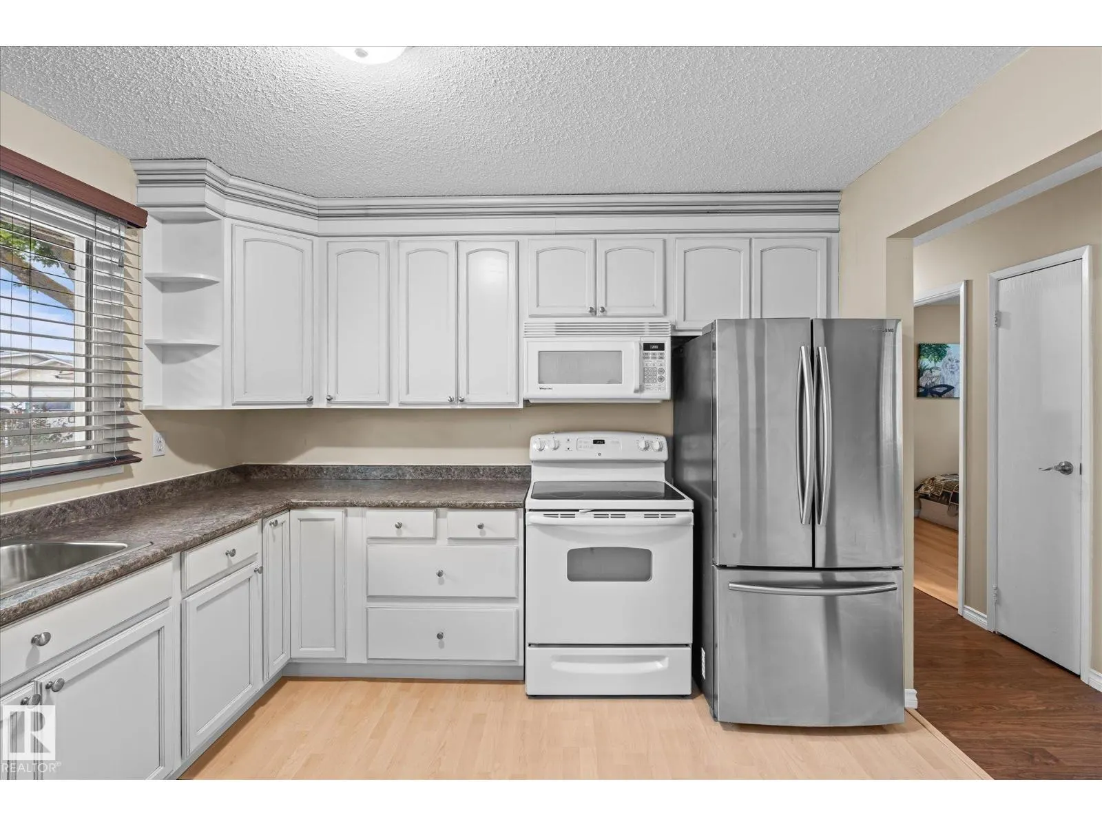 60 WOODHAVEN DR