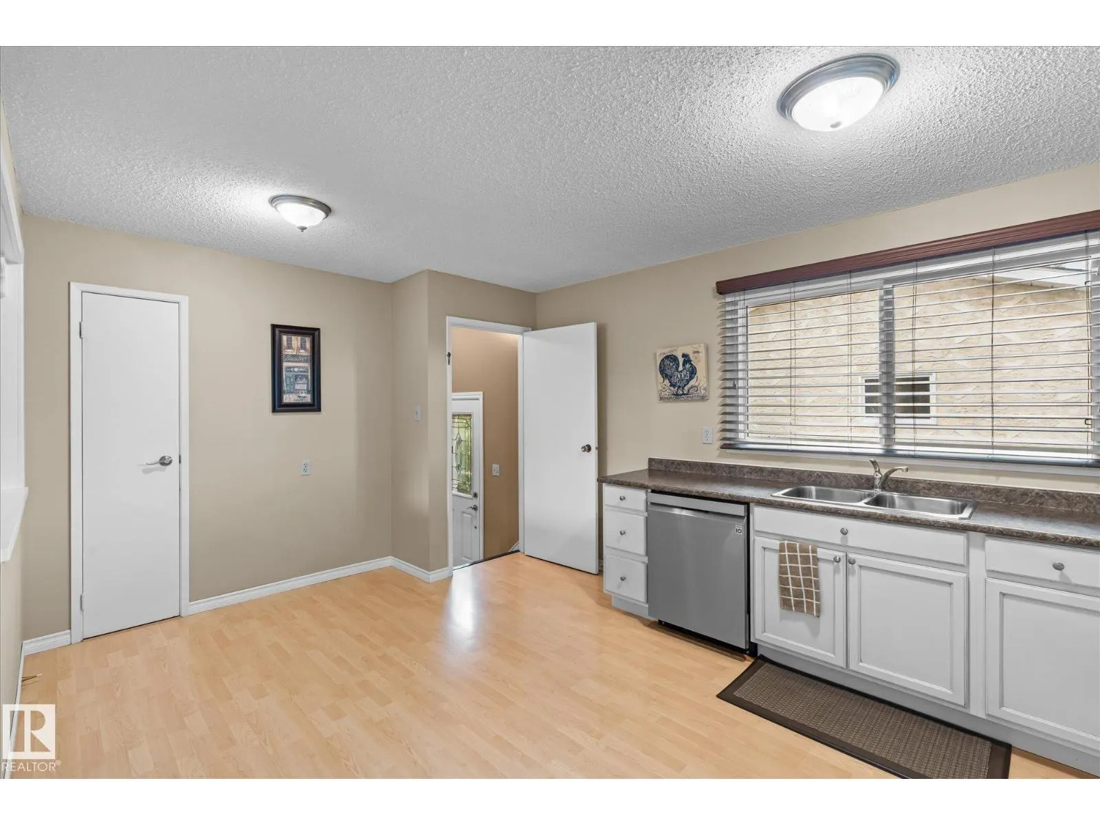 60 WOODHAVEN DR