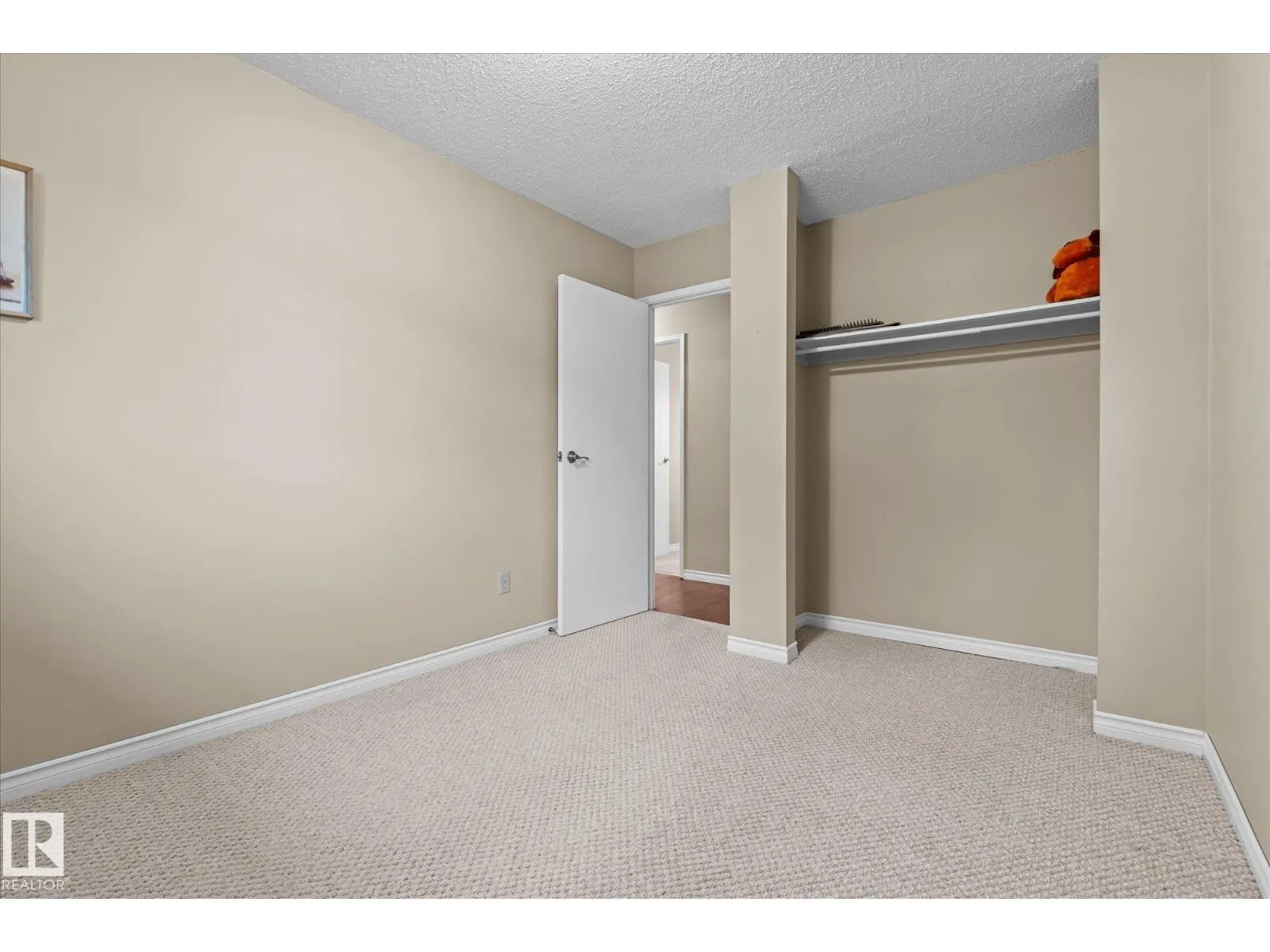 60 WOODHAVEN DR
