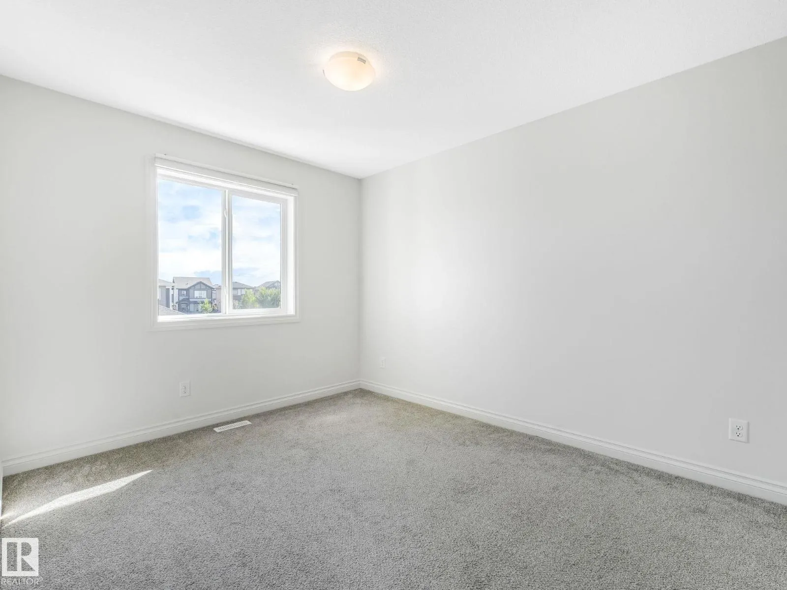 22223 89 AV NW NW