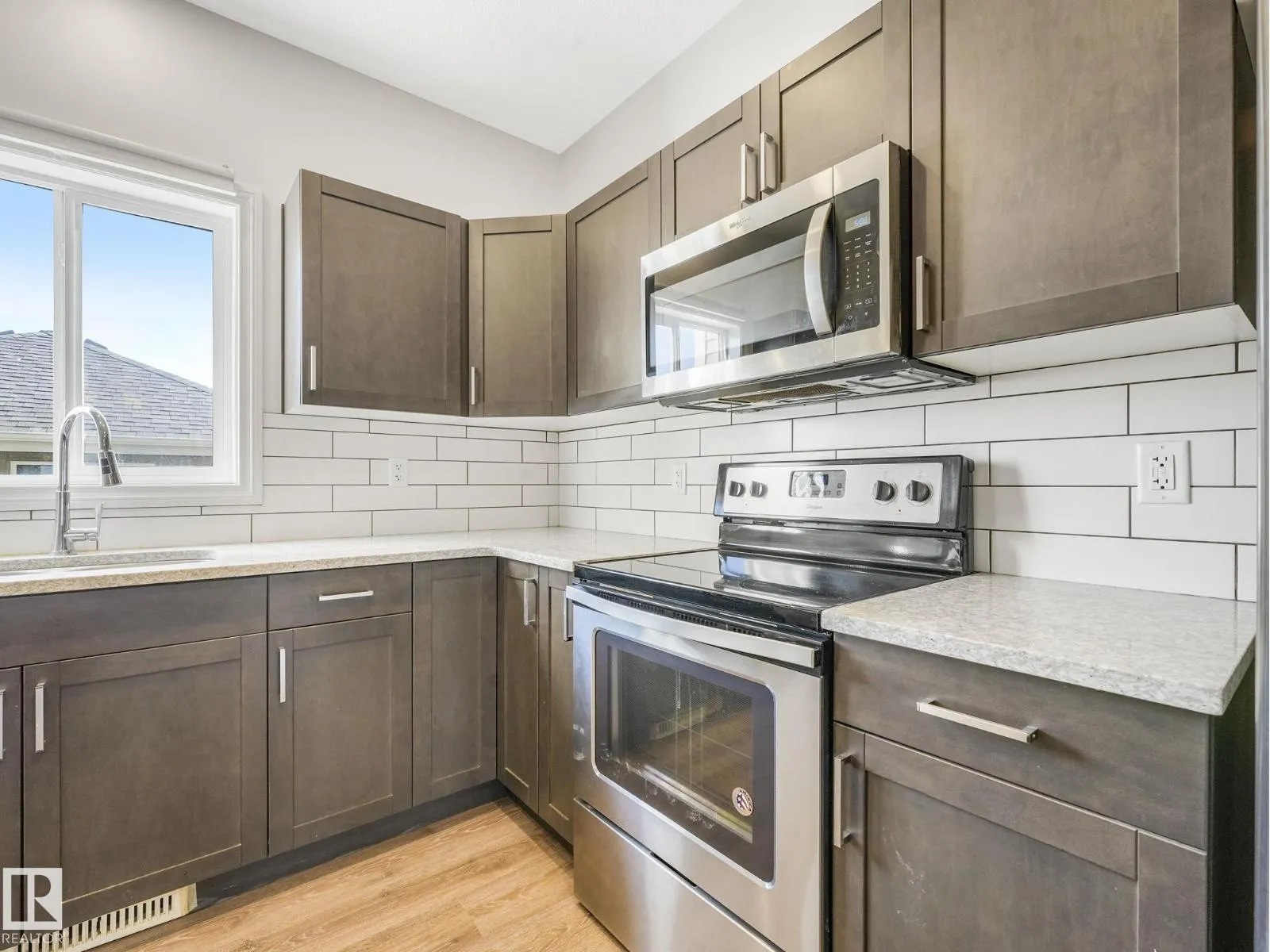22223 89 AV NW NW