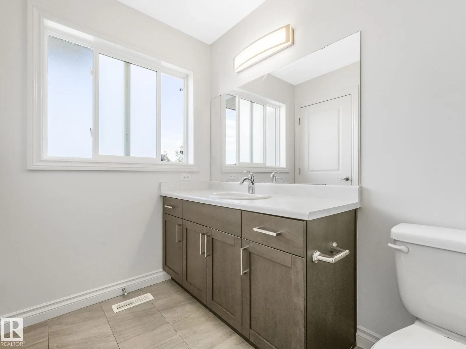 22223 89 AV NW NW