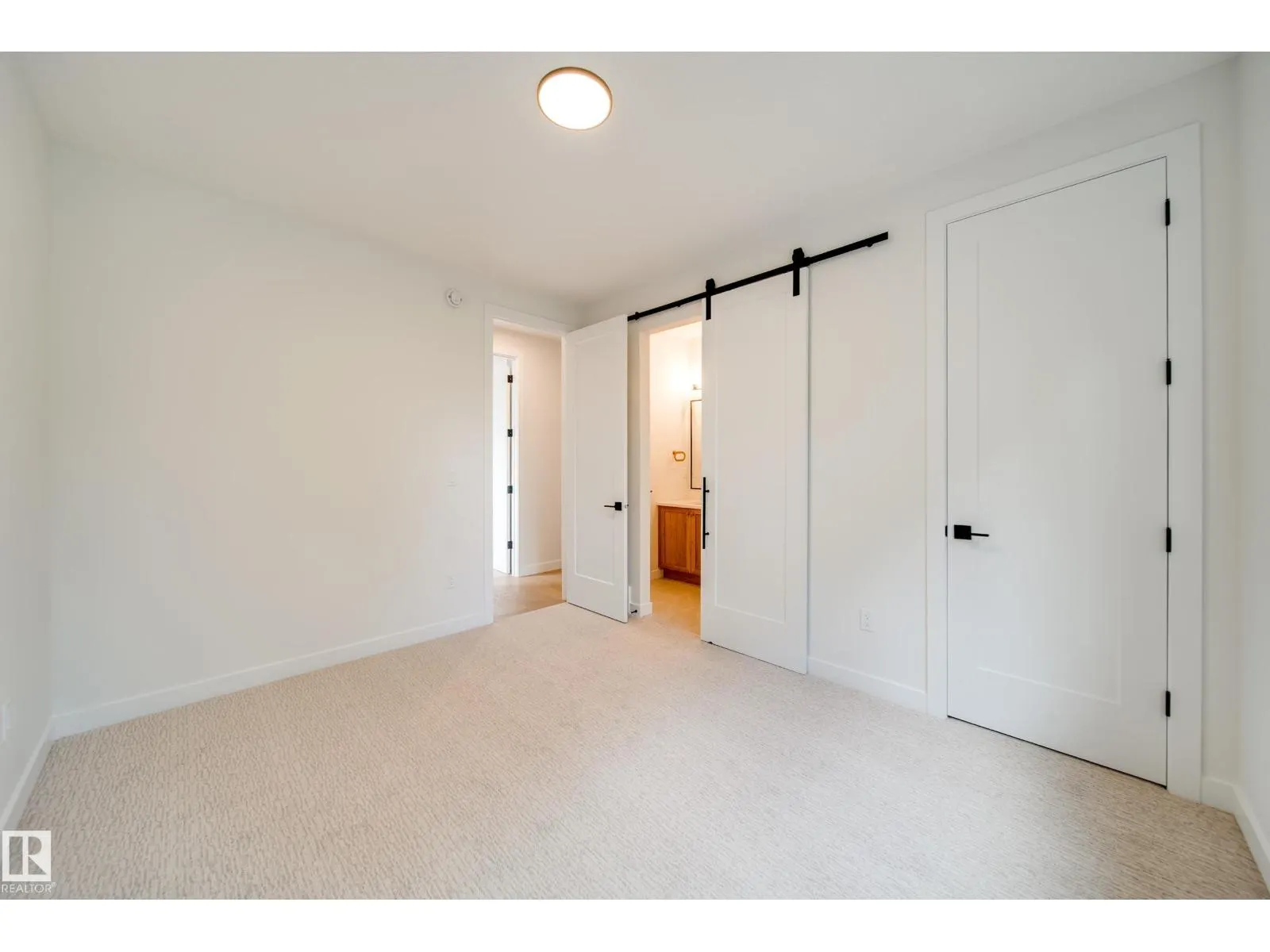 6003 111 AV NW