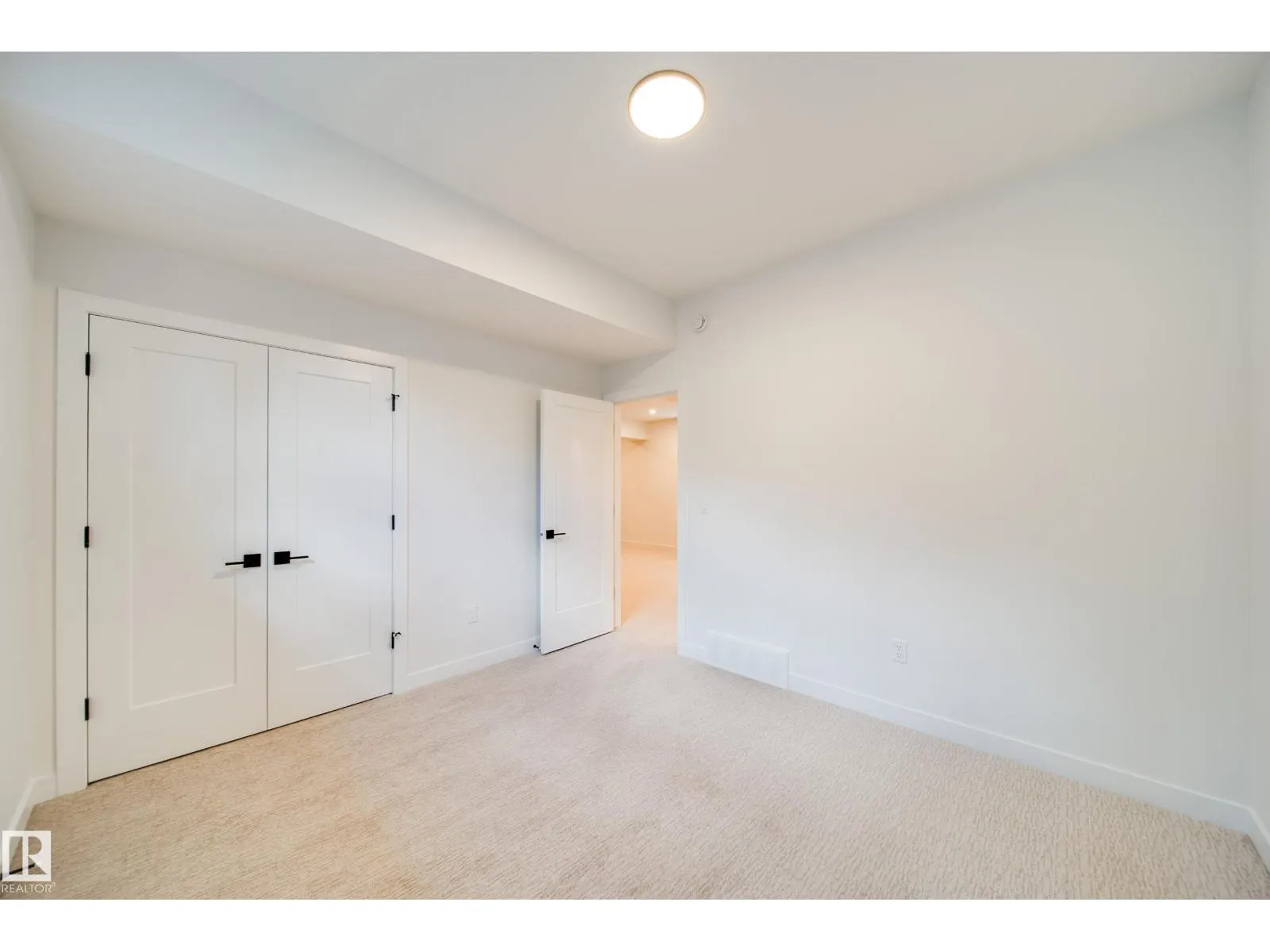 6003 111 AV NW