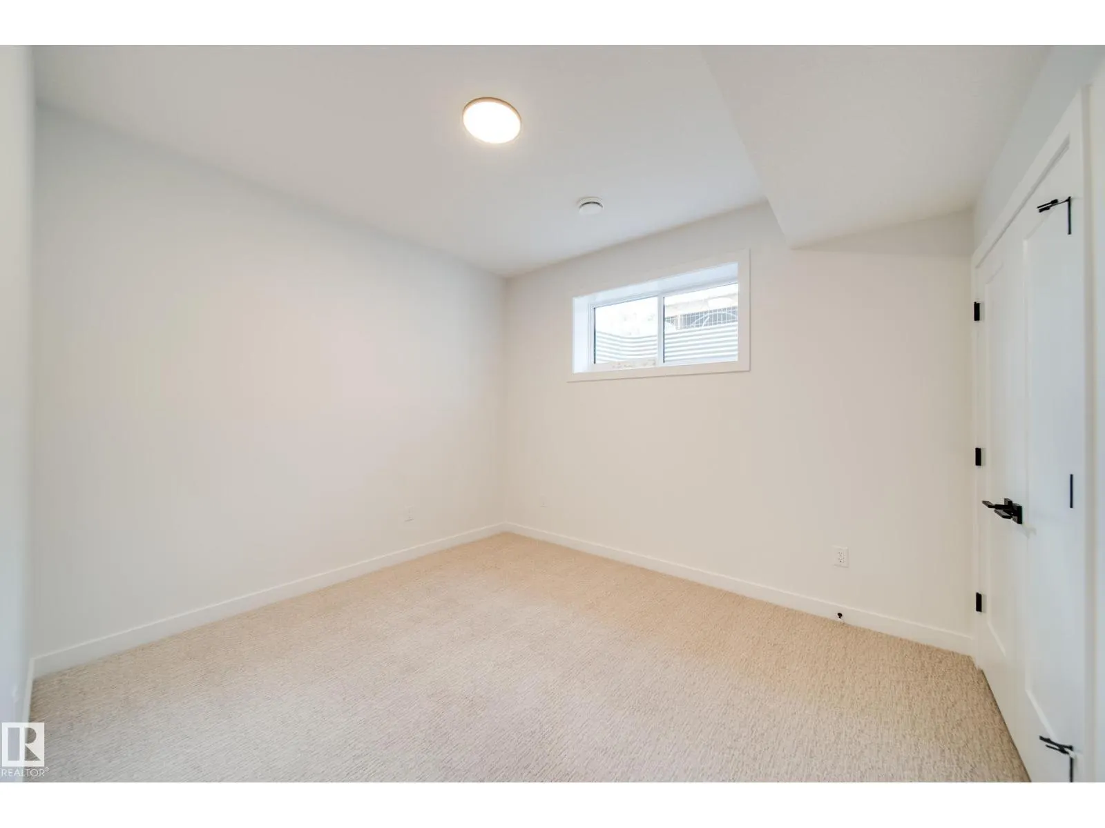 6003 111 AV NW
