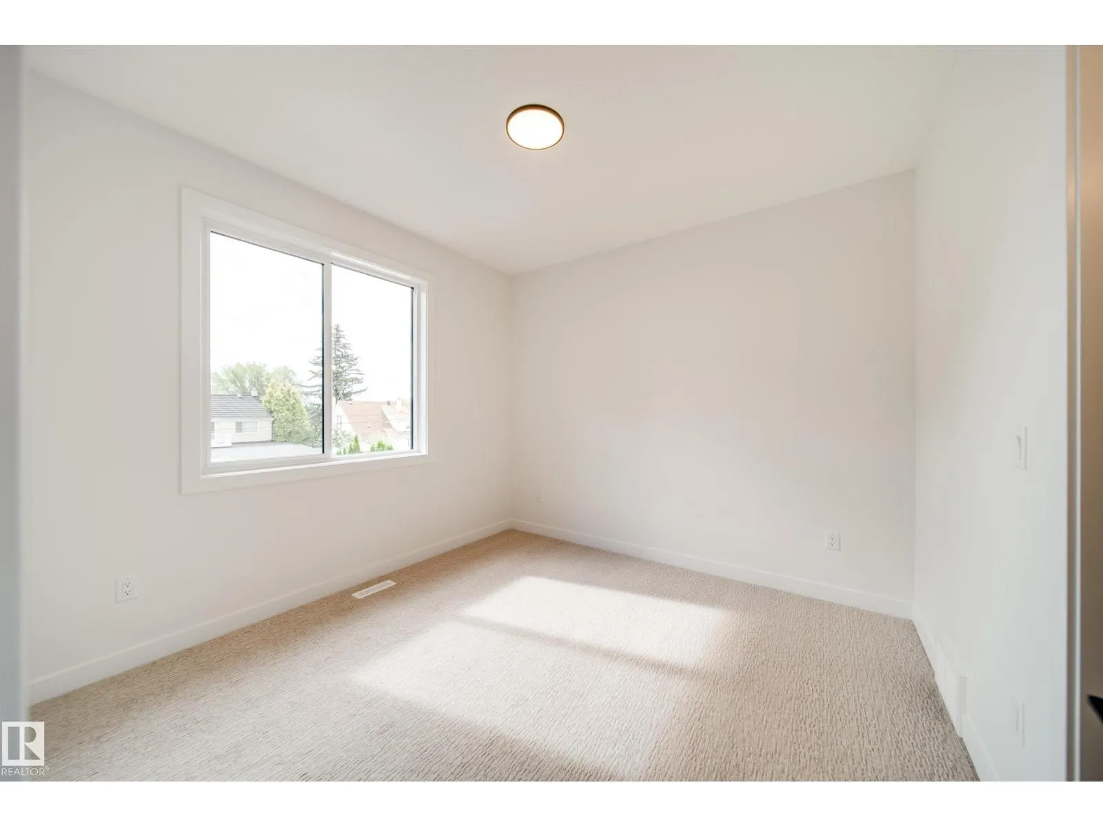 6003 111 AV NW
