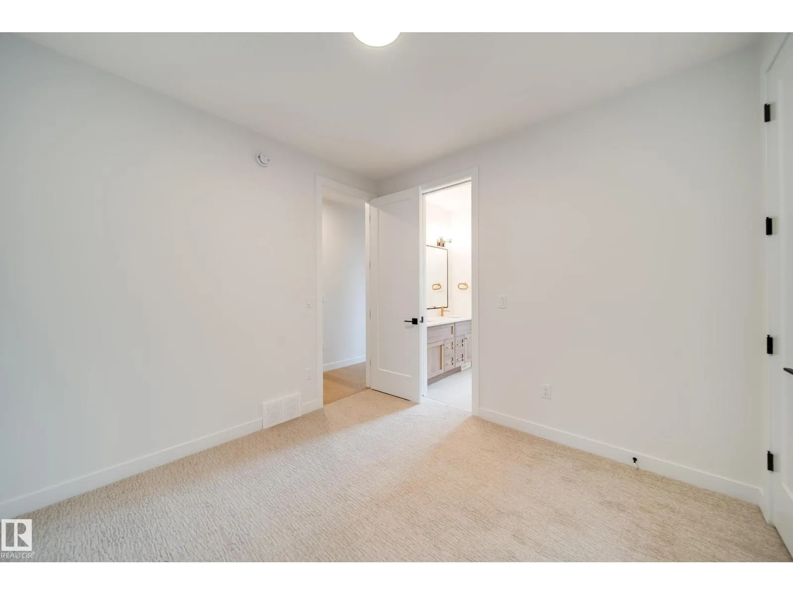 6003 111 AV NW