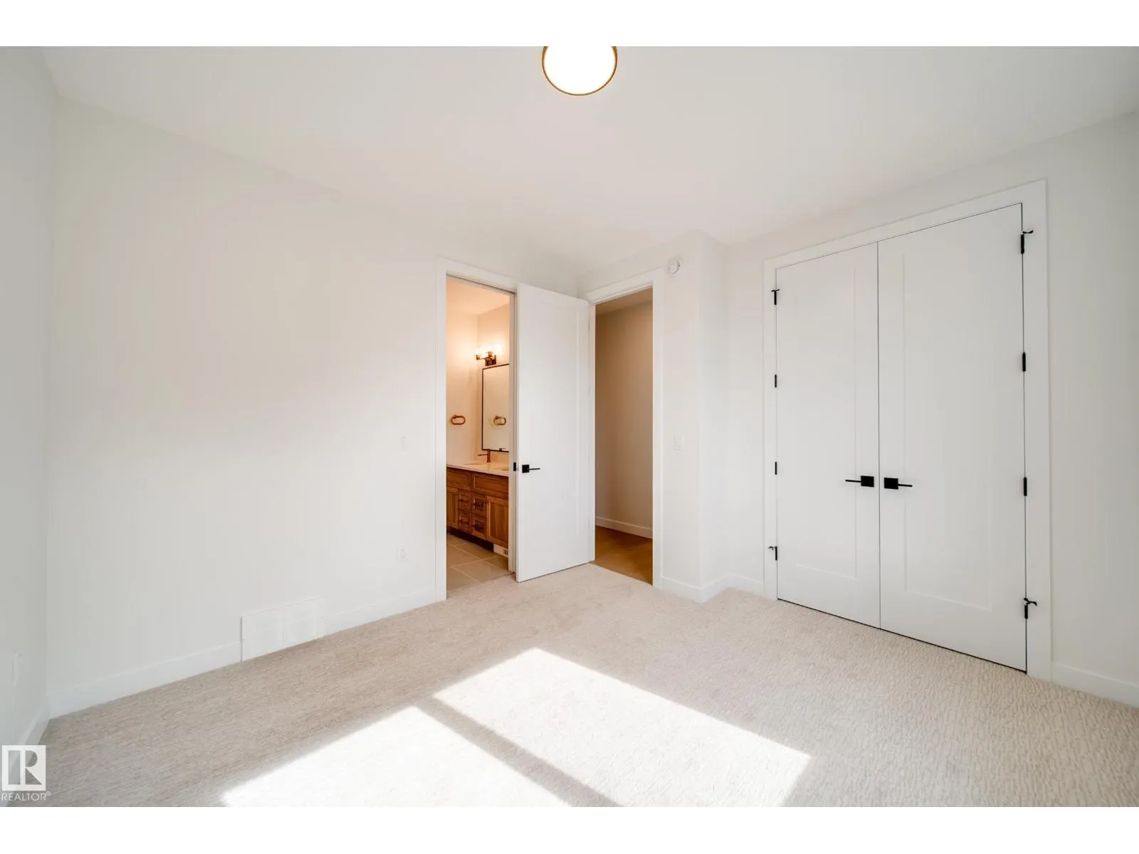 6003 111 AV NW
