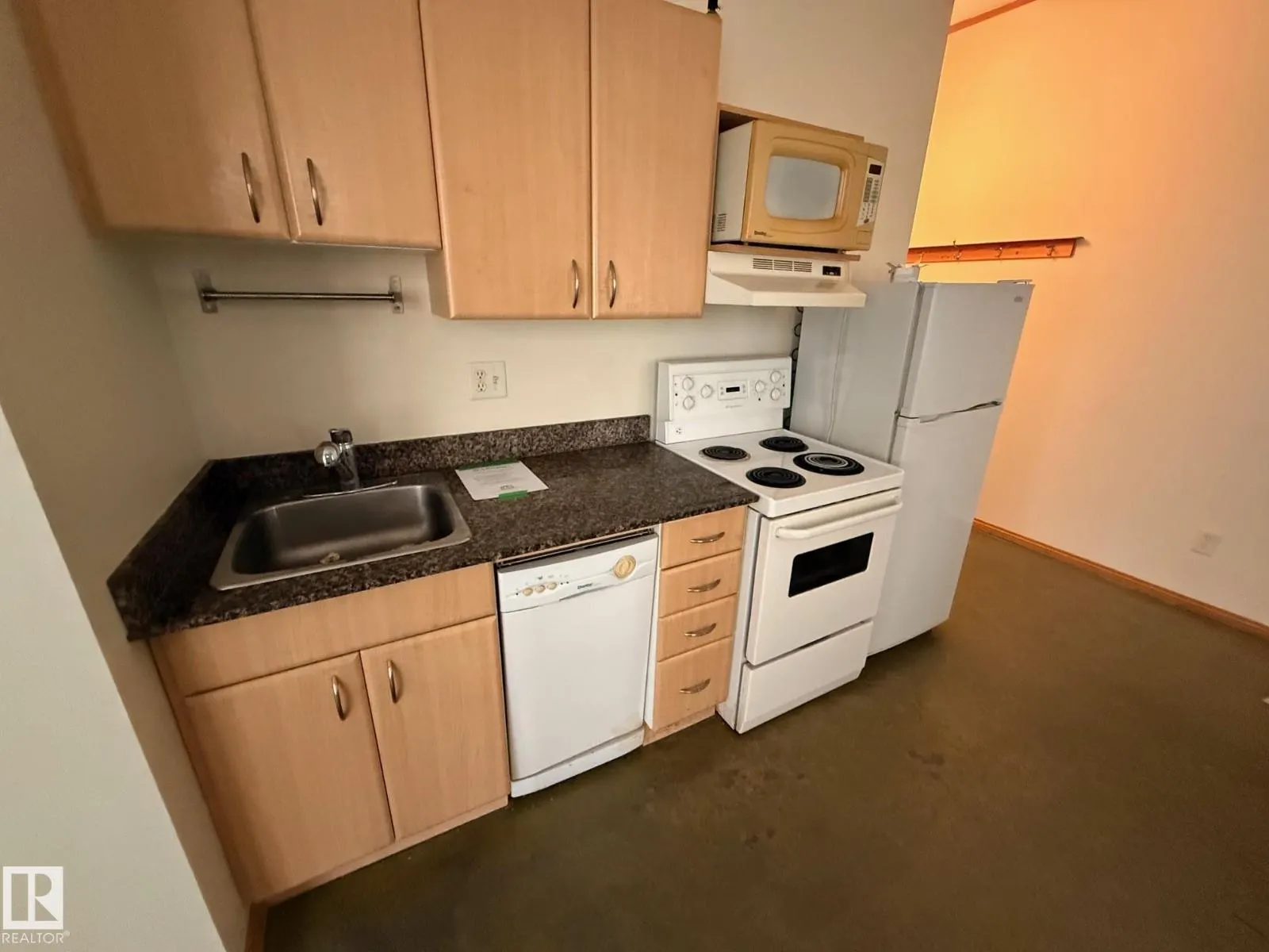 #505 10024 JASPER AV NW