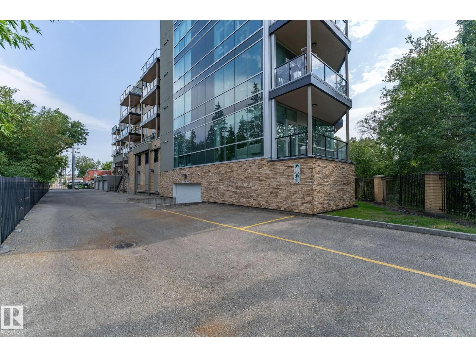 #306 9316 82 AV NW NW