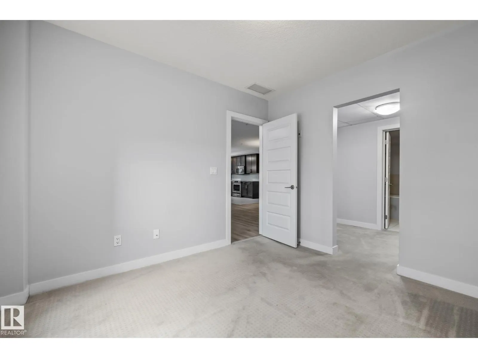 #810 5151 WINDERMERE BV SW