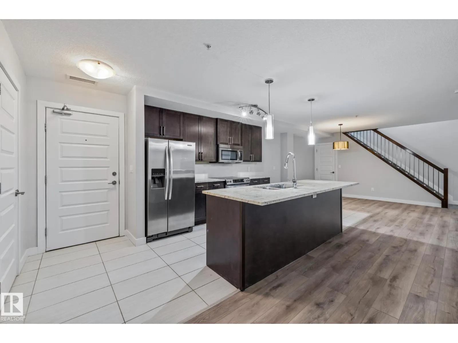 #810 5151 WINDERMERE BV SW
