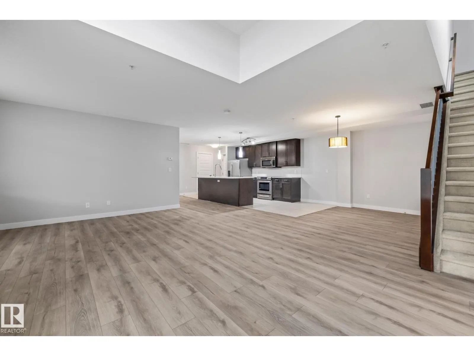 #810 5151 WINDERMERE BV SW