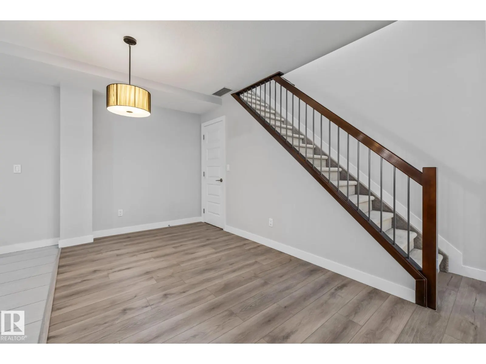 #810 5151 WINDERMERE BV SW