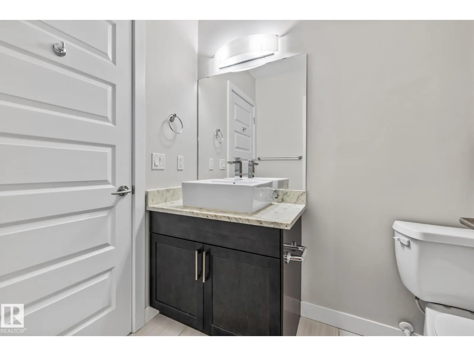 #810 5151 WINDERMERE BV SW