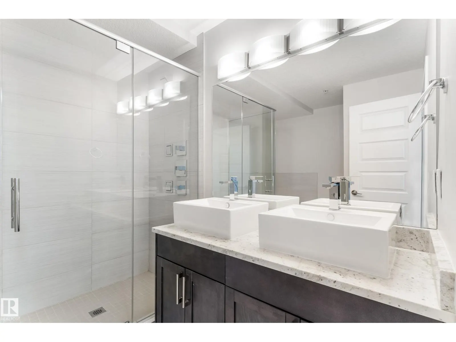 #810 5151 WINDERMERE BV SW